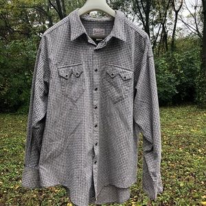 Vintage Long sleeve black pearl snap shirt.